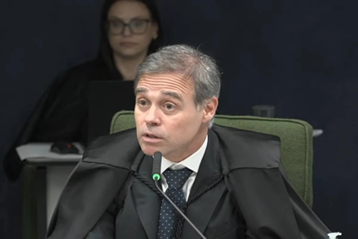 Mendonça autoriza abertura de Inquérito para apurar influência de Lulinha
