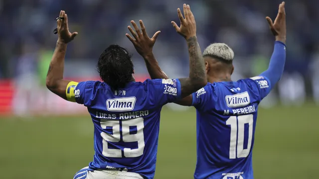 Viitoria sobre o Athletico PR neste domingo(06)  afasta crise no Cruzeiro