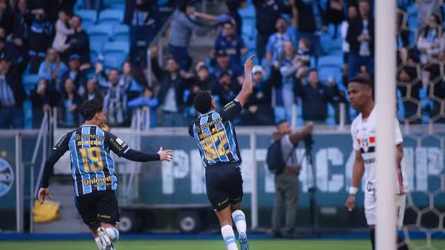 Com Vitória de virada sobre o São Paulo Grêmio empurra Inter para a degola