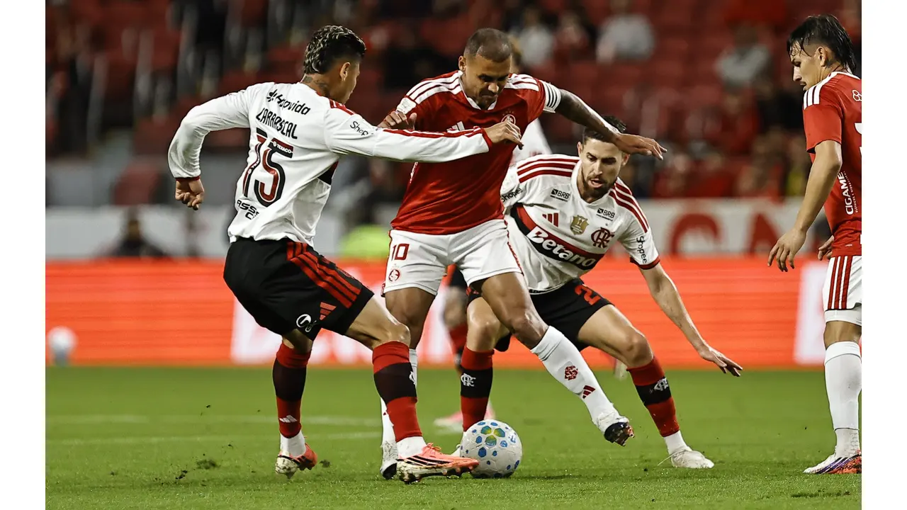 Em jogo morno na noite desta quinta Inter x Flamengo ficam no empate