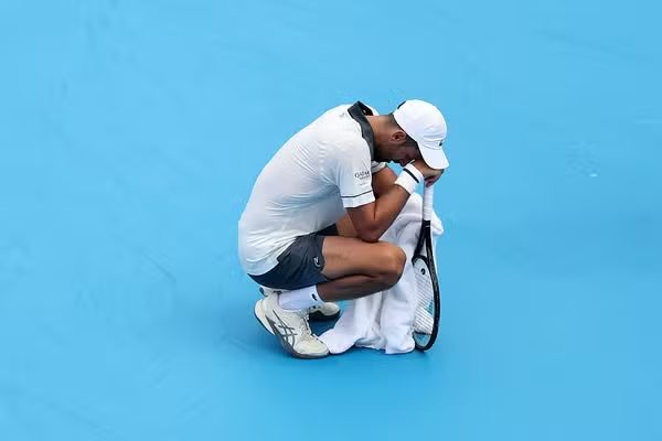 Djokovic passa mal em quadra e é eliminado na estreia do Masters 1000