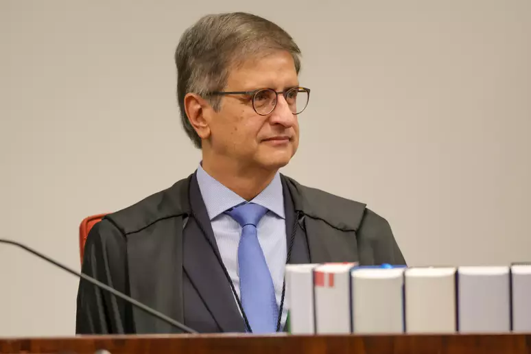 Outro escândalo: Juristas defendem o afastamento do PGR  Paulo Gonet
