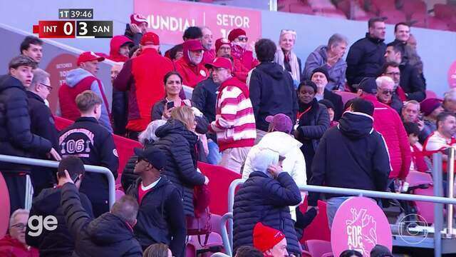 Torcedores do Inter abandonam arquibancadas após 3° gol do Santos